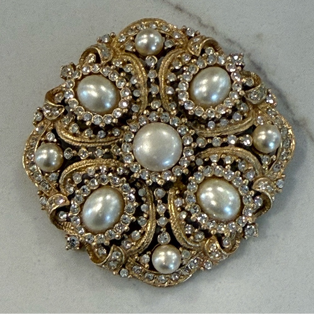 Carolee Brooch Brooch with Faux Pearls Gold and Rhinestones, NWOT